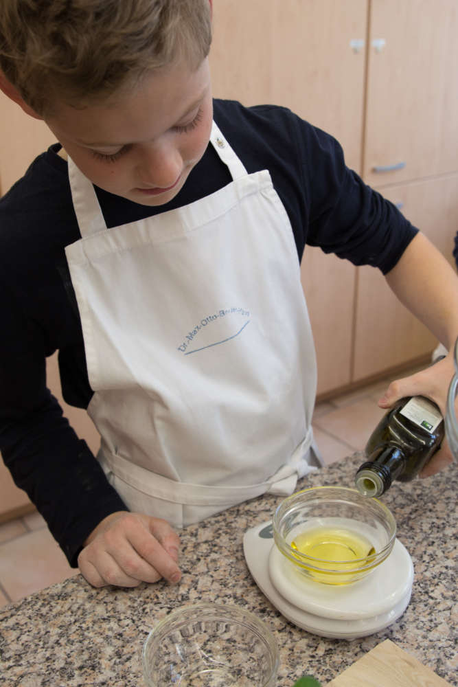 018-kochen-andrea-thron